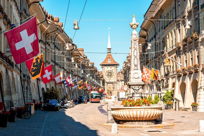Bern Scavenger Hunt and Highlights Self Guided Audio Tour - Rathaus and Bern Cathedral