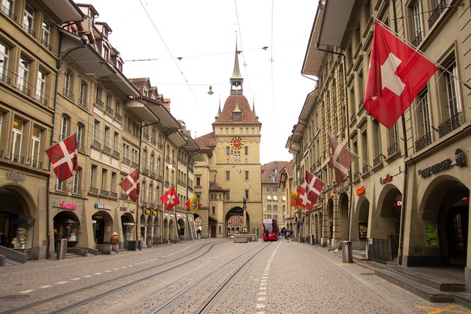 Best Intro to Bern in 2 hours with a Local - The Bundeshaus and the Swiss political story