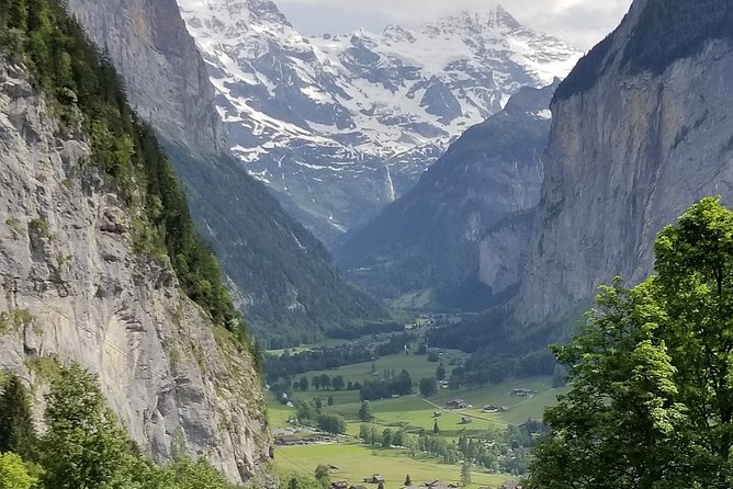 Best of Bernese Oberland Tour from Interlaken - Lake Lungern gives you an easy first view