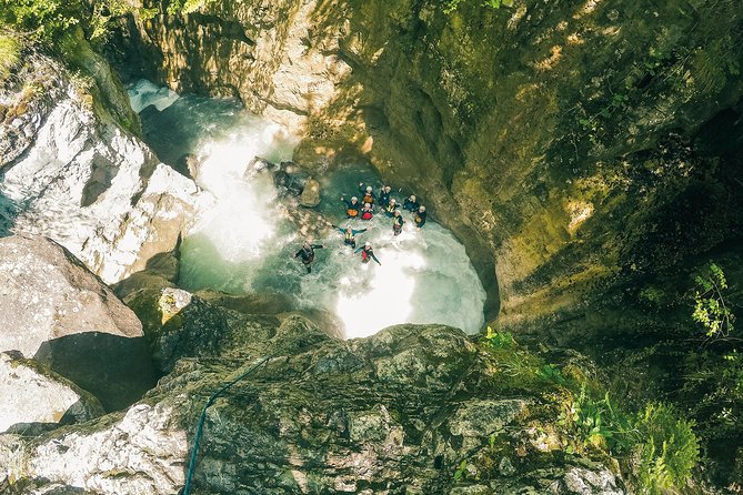 Canyoning Interlaken with OUTDOOR - The 10-meter rappel sets the tone