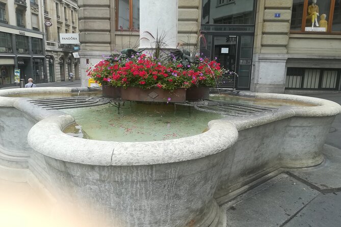 City tour Basel (walking tour) - Barfüsserkirche and the limits of an outside visit