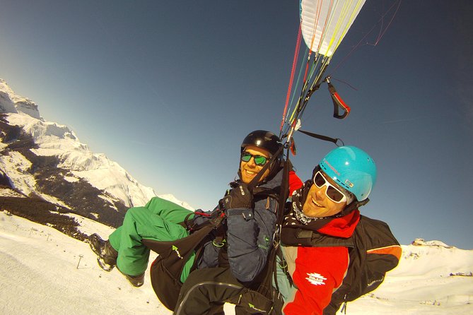 Davos Absolutely Free Flying Paragliding Tandem Flight 1'000 Meters High - A gentle glide or a little extra action