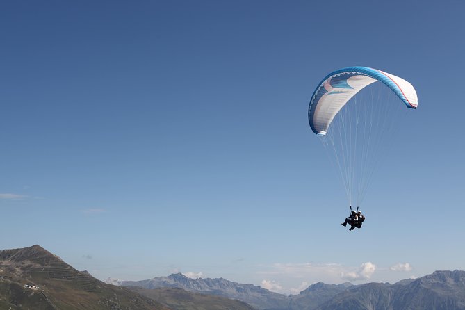Davos Paragliding Private Tandem Pilot Half Day - Flying above Davos instead of simply looking at it