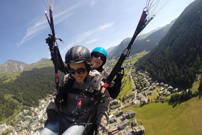 Davos Paragliding Private Tandem Pilot Half Day - A quiet flight with room for extra action