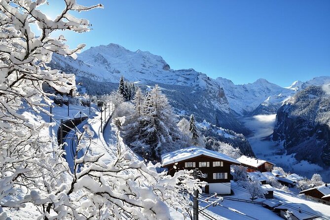 Easy countryside tour in Swiss Alps - kids friendly - Wengen’s farms, homes, and water streams