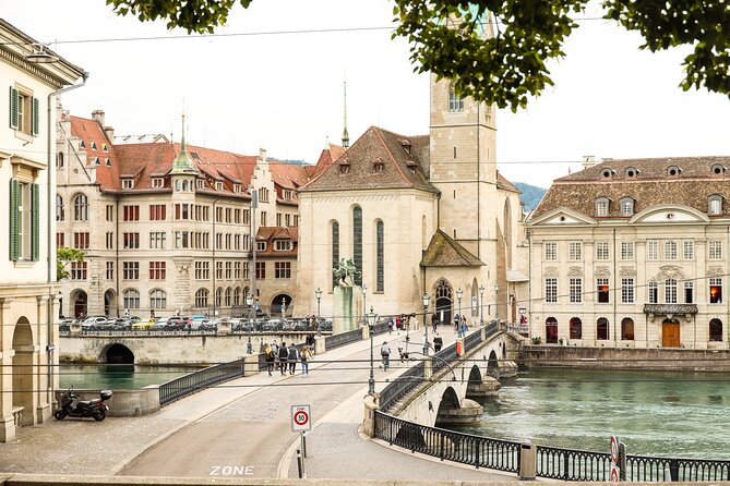 Einstein in Zurich: Walk in Time Exploration Game and Tour - Eleven challenges, with hints when you need them
