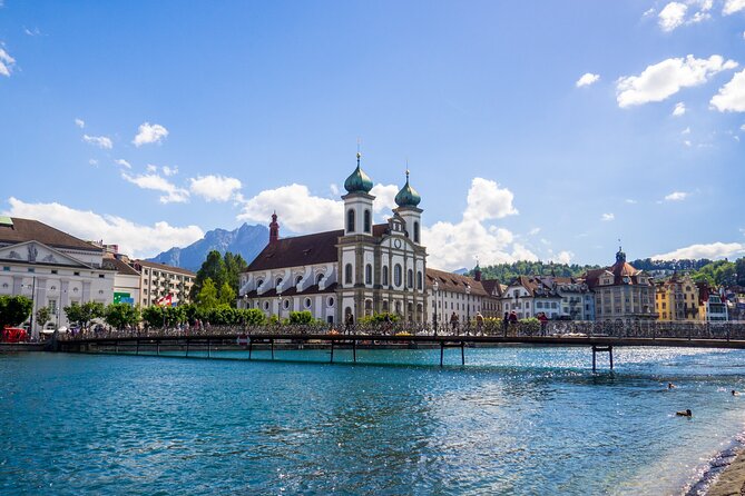 Explore Lucerne in 60 minutes with a Local - Starting at the old city gateway