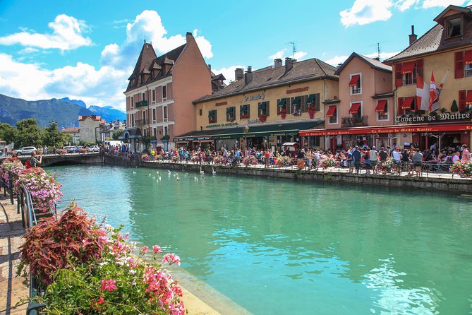 Geneva and Annecy Tour With Optional Lake Geneva Cruise - Annecy Old Town, canals, and the Palais de l’Isle