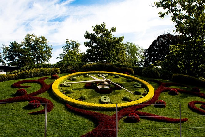 Geneva Walking Tour for your private group with an official guide - Starting by Geneva’s Flower Clock