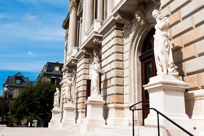 Geneva Walking Tour for your private group with an official guide - Henri Dunant and Geneva’s humanitarian role