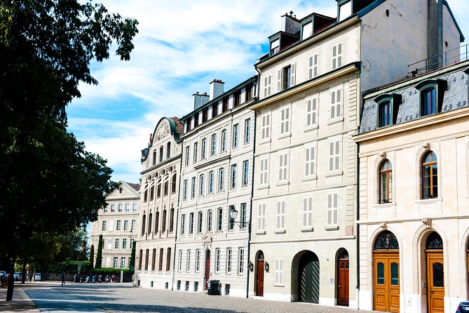 Geneva Walking Tour for your private group with an official guide - The Jet d’eau and Geneva’s lakefront identity