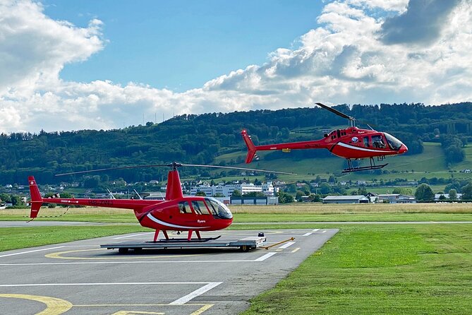 Helicopter tour to the Stockhorn mountain, with great view to the Swiss Alps - A private helicopter view of Lake Thun and the Bernese Oberland