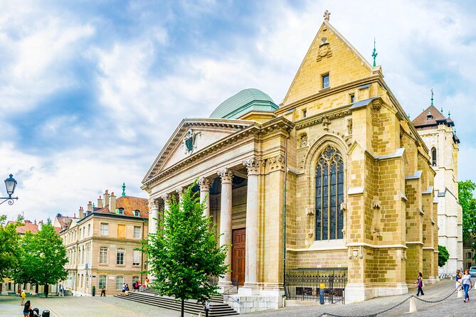 Highlights of Geneva: Dark History Quest Experience - Geneva by clue, from Saint-Gervais to the lake