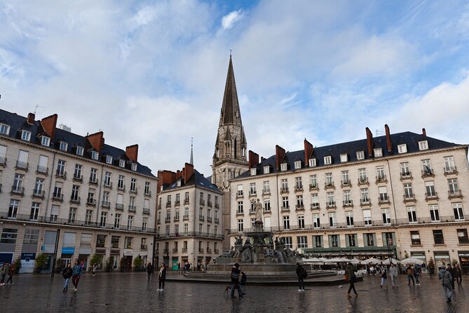 Highlights of Geneva: Dark History Quest Experience - Saint-Antoine and Place du Bourg-de-Four