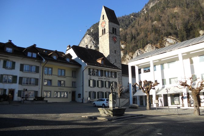 Interlaken Private Tour: Mountains Cows, Thun Lake, and Brienz Lake - Lake Brienz in Bönigen closes the loop