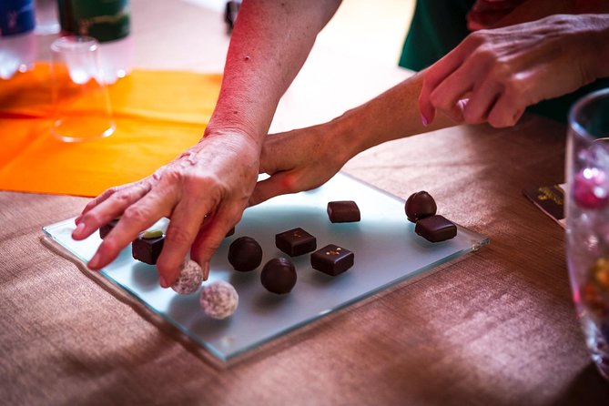 Lucerne CH Experience: Cheese, Chocolate, Chapel Bridge & Château - Five Swiss chocolates near the beginning
