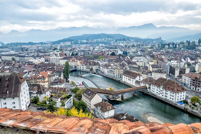 Lucerne Half-Day Small Group Walking Tour incl. Lake Cruise - The Lion Monument adds a solemn pause