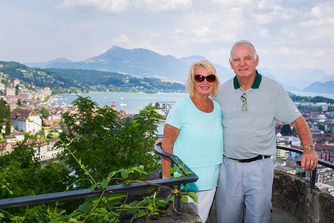 Lucerne Private Walking Tour with a castle visit! - The Lion Monument and a flexible guide