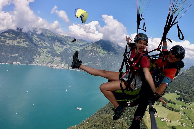 Luzern / Lucerne Professional Paragliding Tandem Flights - Preparing for the ascent