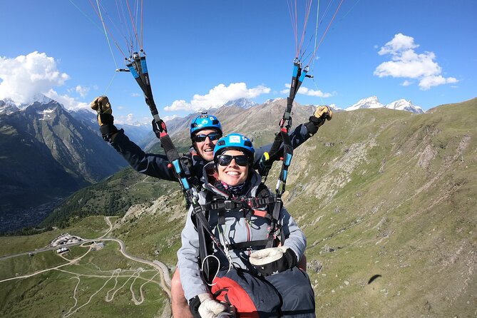 Matterhorn Paragliding flight in Zermatt (20-25min) - The Matterhorn from above