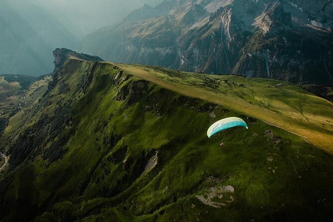 Mürren Lauterbrunnen: Paragliding Panorama Tandem Flights - Lauterbrunnen Valley and the waterfalls below