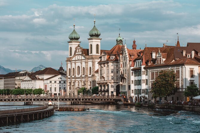 Official Guided City Tour of Lucerne - One hour in the Old Town