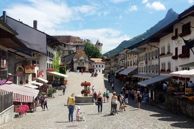 Private Swiss Cheese and Chocolate Tour from Interlaken - Jaun and the mountain pass: a short scenic pause
