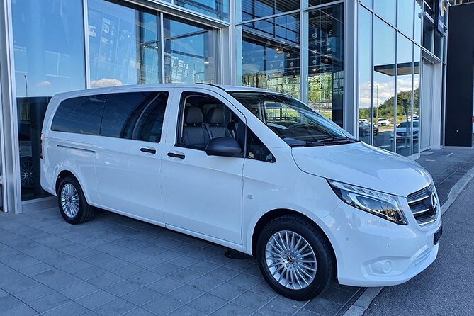 Private Transfer from Geneva City to Geneva Airport - A calm final ride from Geneva city to the airport