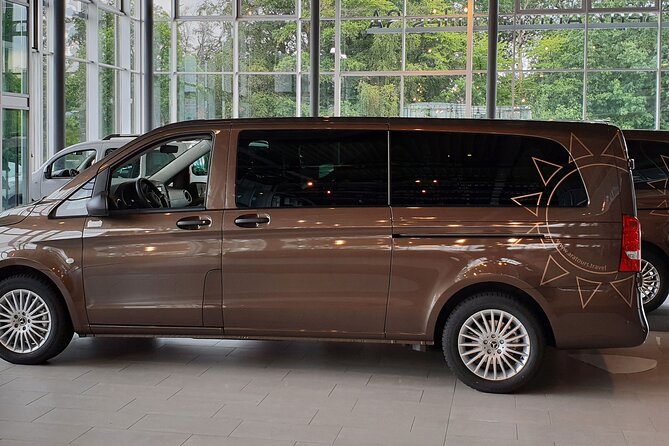 Private Transfer from Grindelwald to Zurich Airport - Luggage, skis, and child seats