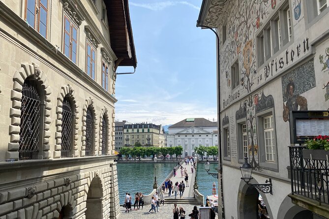 Revealing Lucerne: Self-Guided Audio City Tour - Reading Lucerne at Weinmarkt