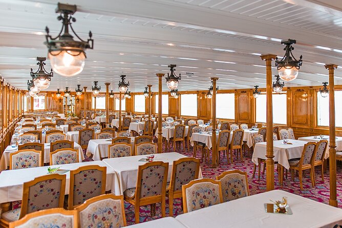 Round trip cruise from Lausanne to Chillon - Lavaux vineyards and the final run to Lausanne