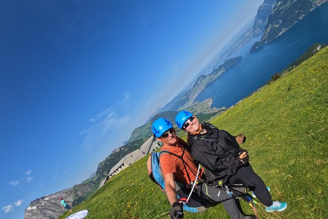 Tandem Paragliding Flight in the Lucerne Region - Who will enjoy this most