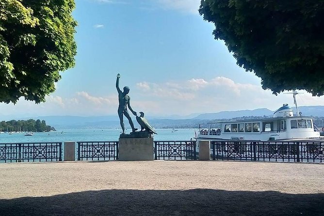 The Best of Zurich Including Panoramic Views in a Small Group Walking Tour - Lindenhof, the city’s best pause above the river