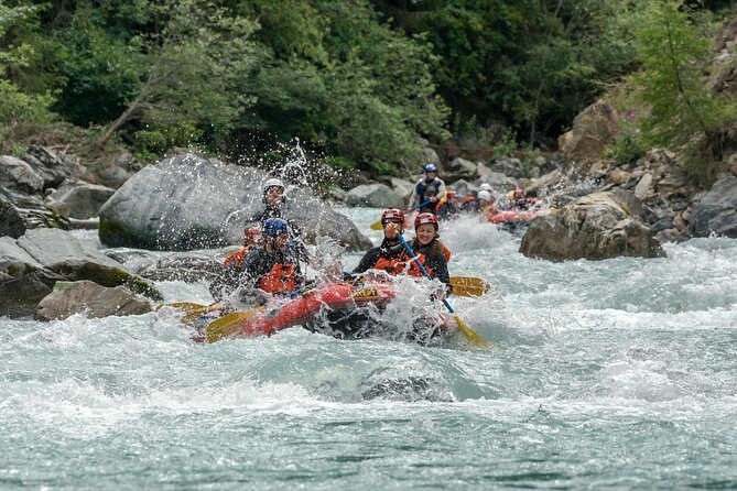 Whitewater Action Rafting Experience in Engadin - What Makes the Guides Important