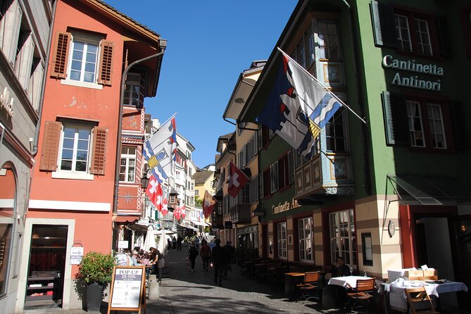Zurich 360° City Walk Tour Including Hidden Spots - Lindenhof Hill and the city’s oldest viewpoint