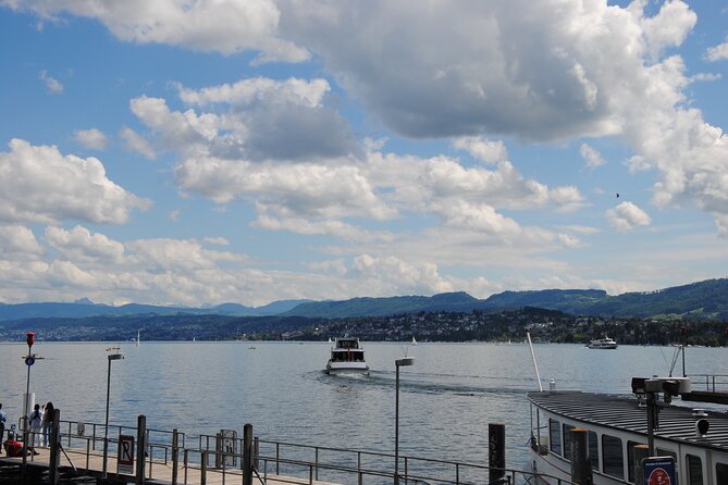 Zurich 360° City Walk Tour Including Hidden Spots - Münsterhof, Fraumünster, and stories behind the stones