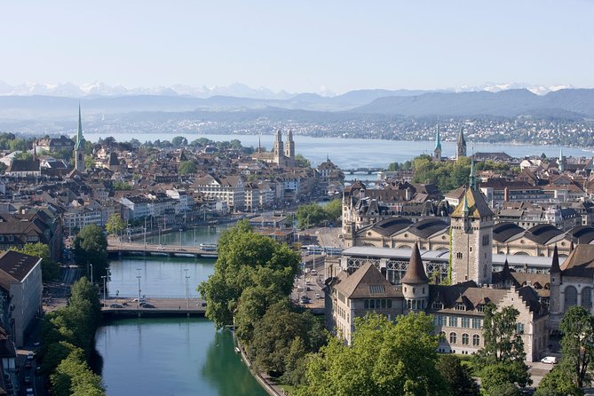 Zurich City Tour with Audio Commentary - University quarter and Zürichberg villas