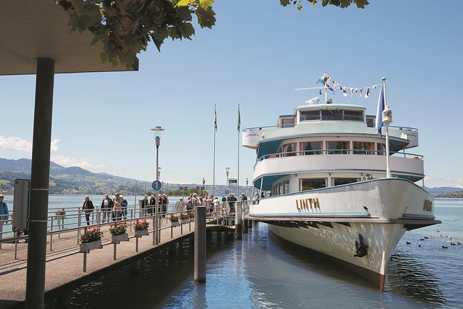 Zurich Highlights with Lake Cruise & Optional FIFA Museum Ticket - Lake Zurich photo stop and the Zürichberg districts