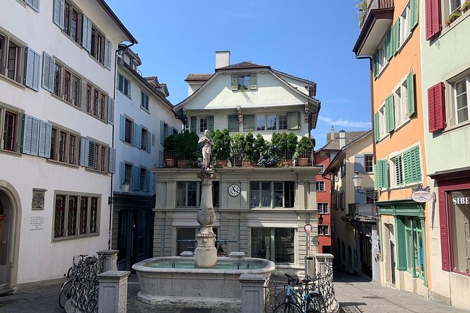 Zurich Old Town Walking Tour - Fraumünster and the famous stained glass