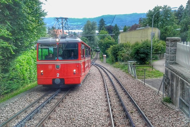 Zürich Private Walking Half-Day Trip with optional Lake Cruise - The Lake Zurich cruise: worth the extra hour?